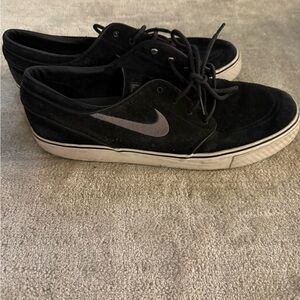 Nike Men’s Black Suede Sneakers with Gray Swoosh